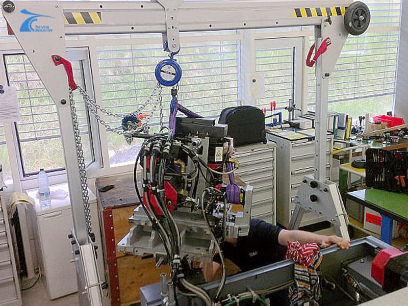 aluminum gantry crane in the Workshop