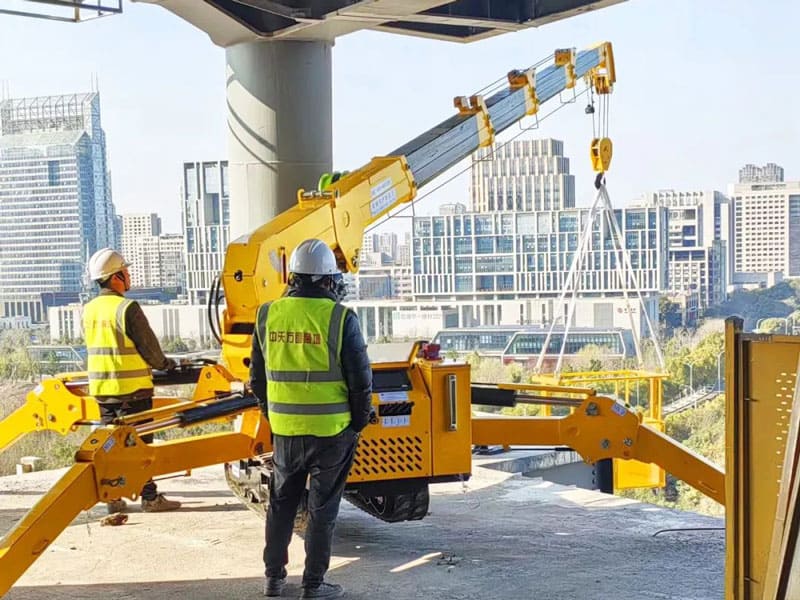 mini-crawler-crane-in-the-factory